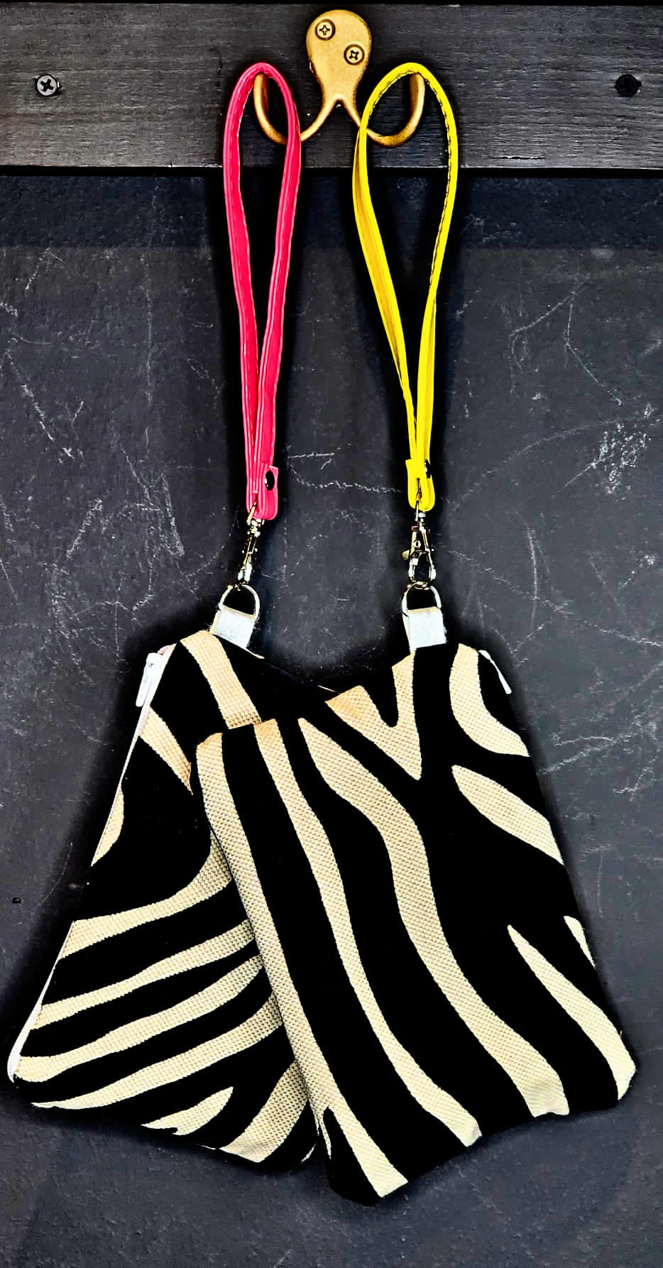 MOTA ZEBRA VELVET WRISTLET