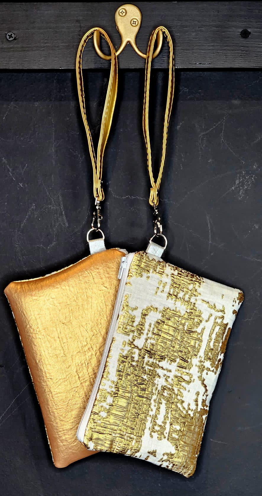 MOTA GOLD/WHITE WRISTLET