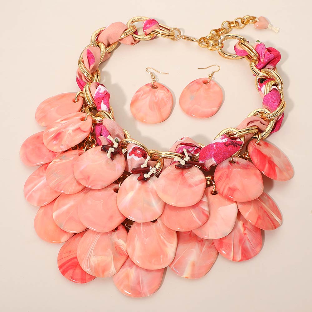 LAYERED CORAL RESIN DISC EMBELLISHED NECKLACE