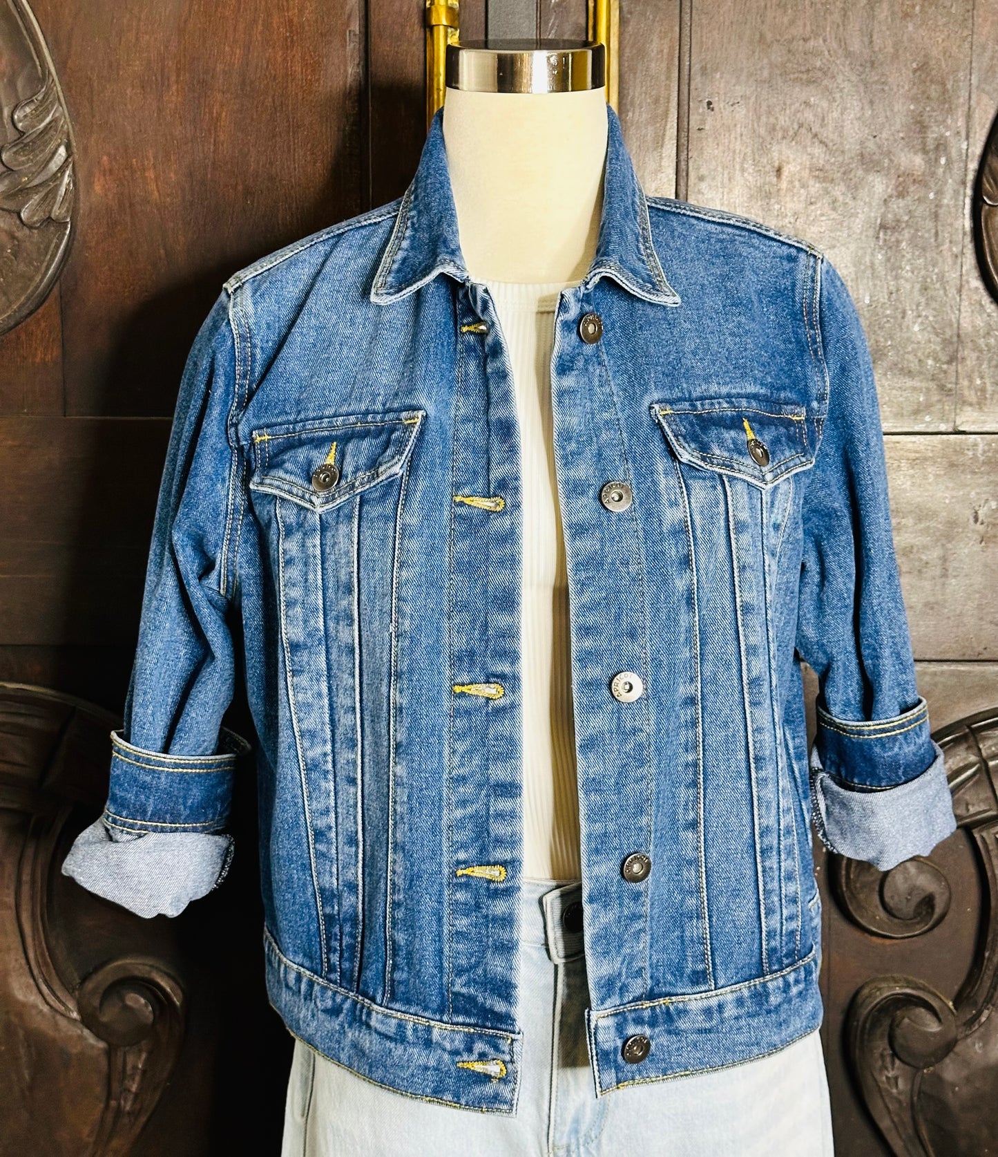 MEDIUM WASH TRUCKER JEAN JACKET