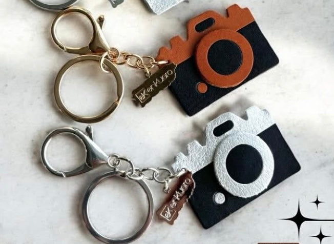CAMARA SHAPED KEYRING