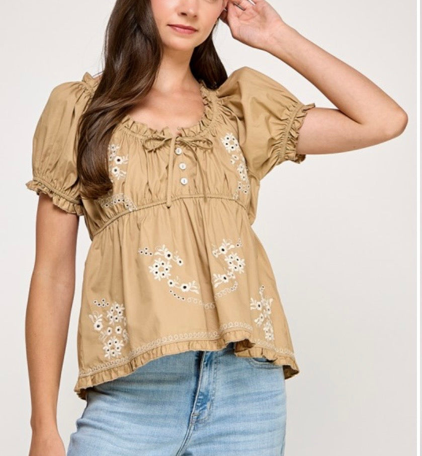 EMBROIDERED PEASANT SHORT SLEEVE TOP