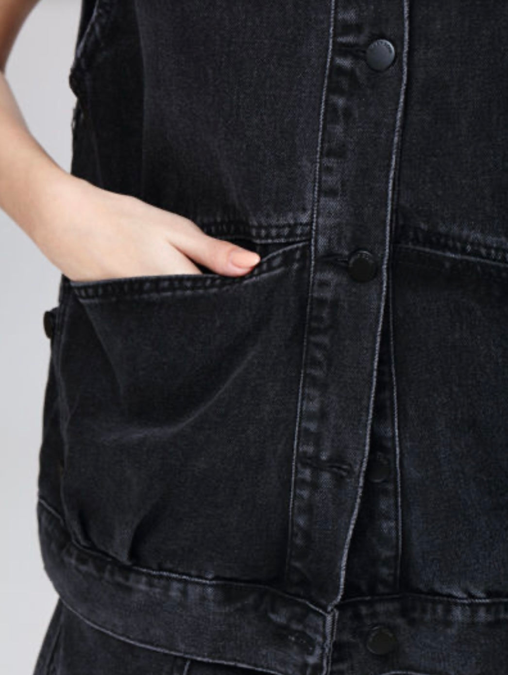 FUNKY SOUL BLACK SLEEVELESS DENIM JACKET