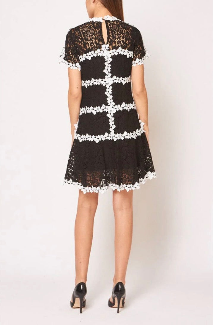 GRACIA SHORT SLEEVE LACE DRESS