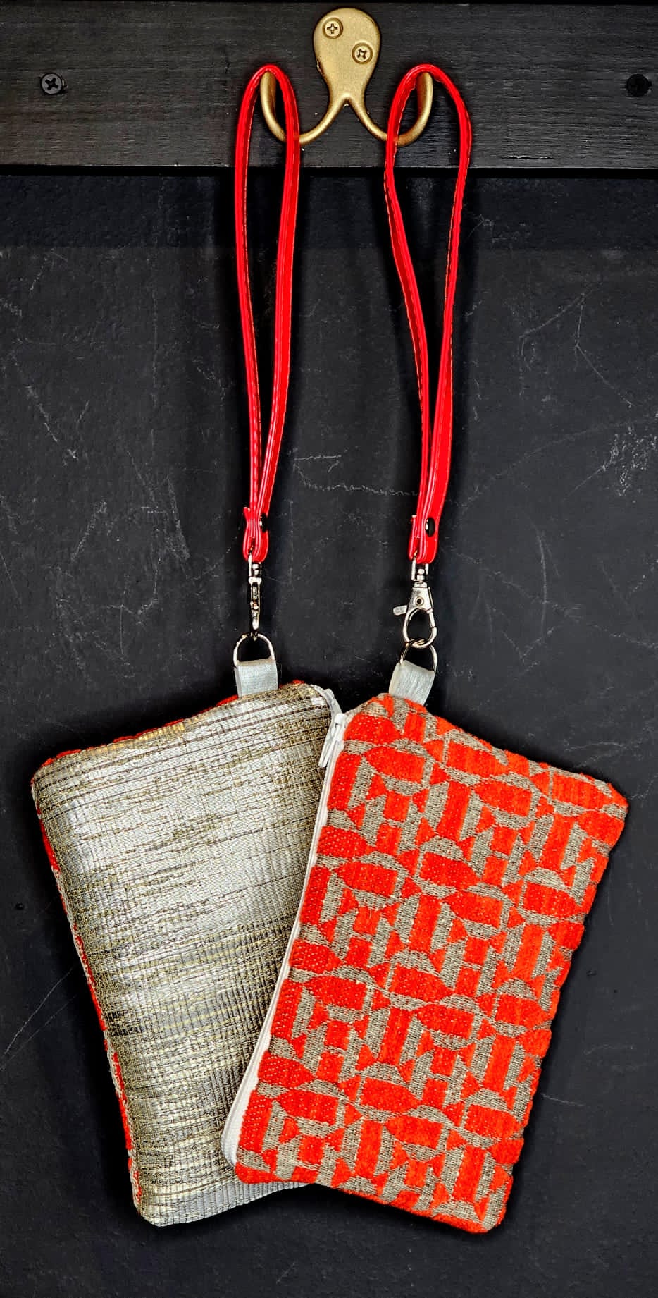 MOTA RED GEO WRISTLET