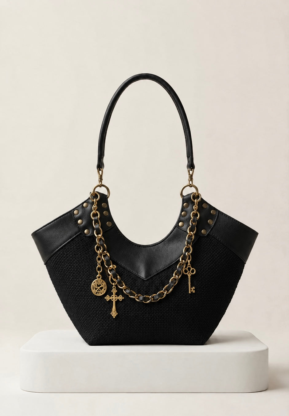 BLACK CHARM DETAIL TOTE