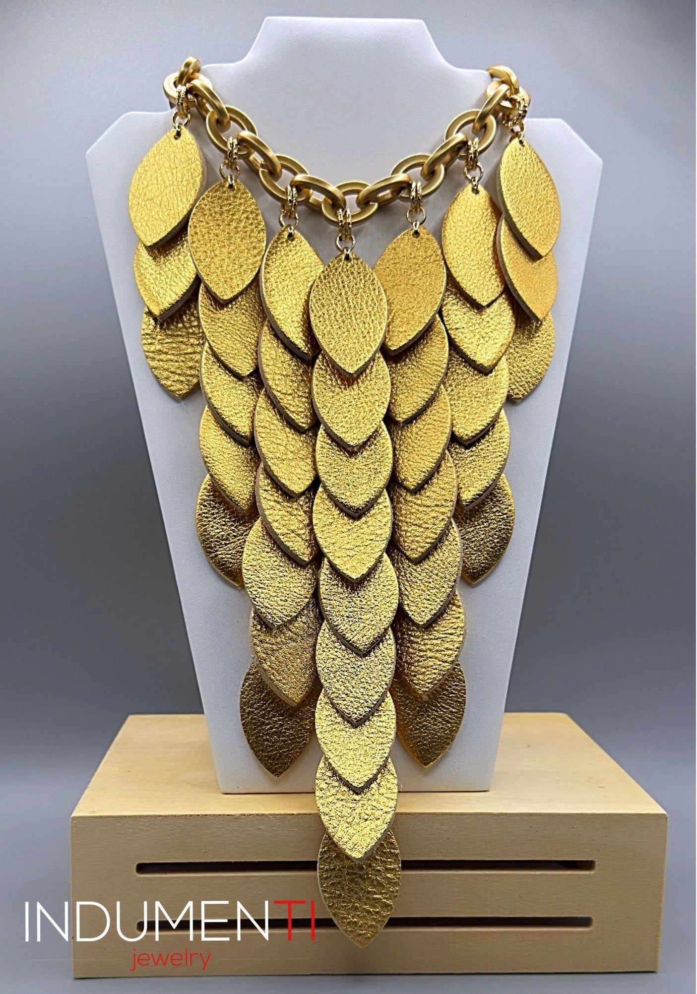 INDUMENTI GOLD LEATHER LEAF CHARM NECKLACE