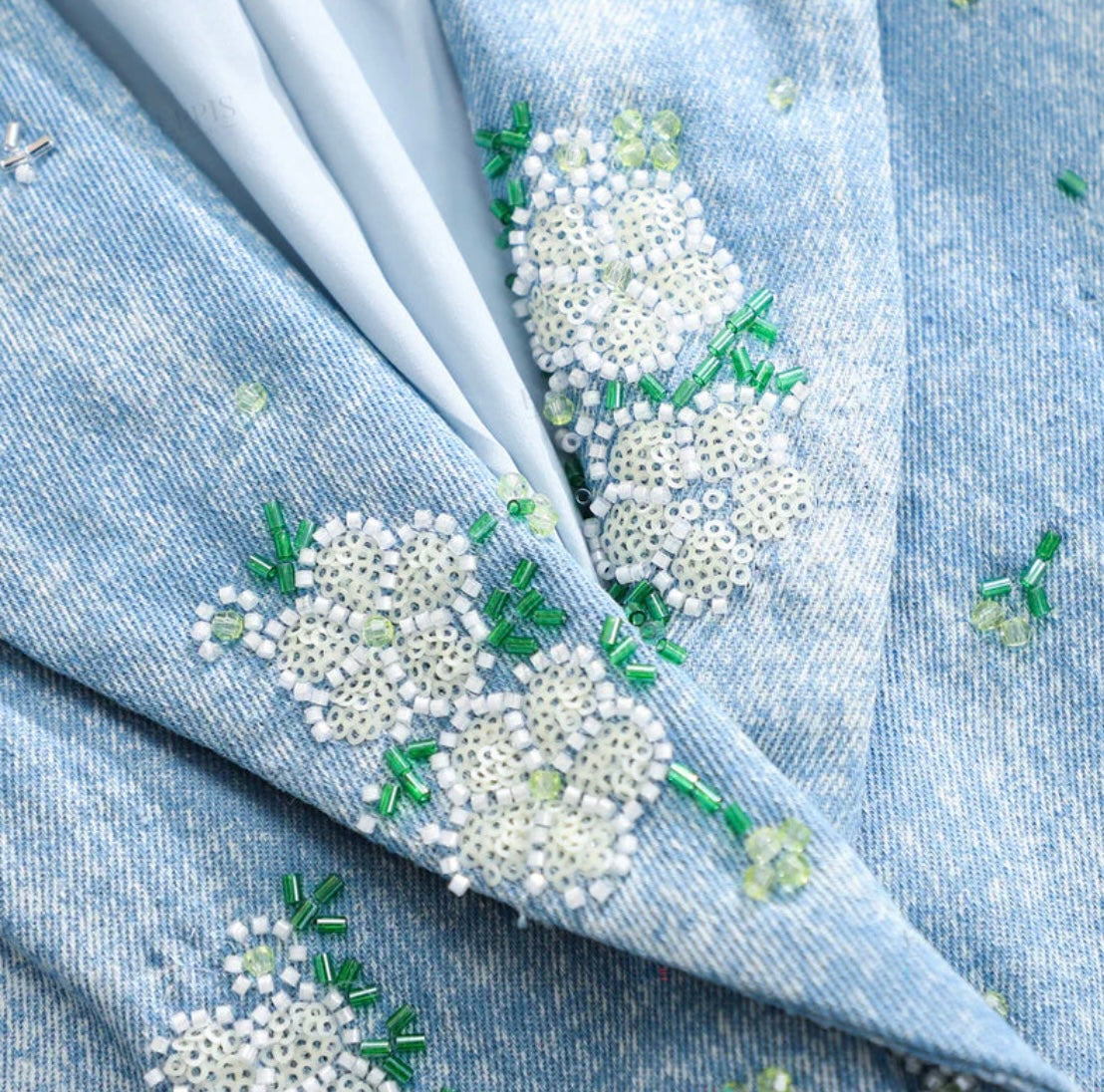 FLORAL EMBROIDERED DENIM JACKET