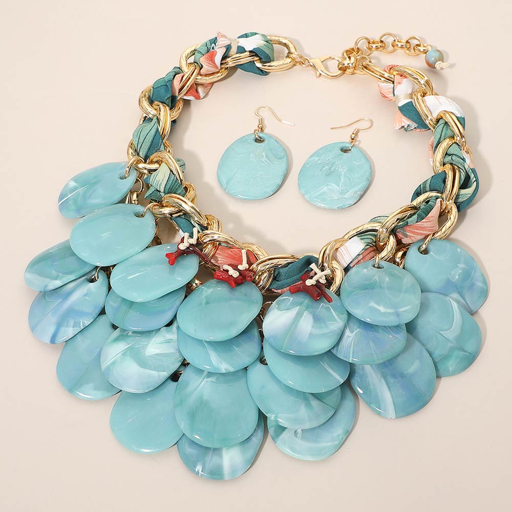 LAYERED TURQUOISE RESIN DISC EMBELLISHED NECKLACE