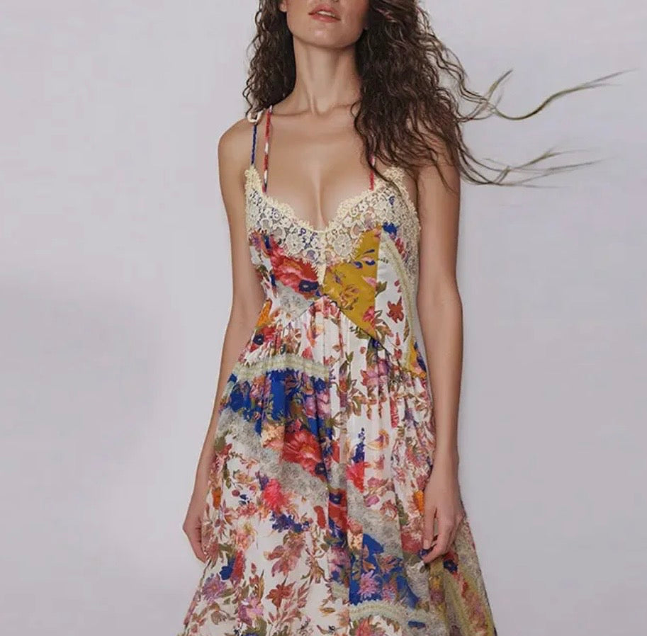 VESTIDO DE ENCAJE SIN MANGAS