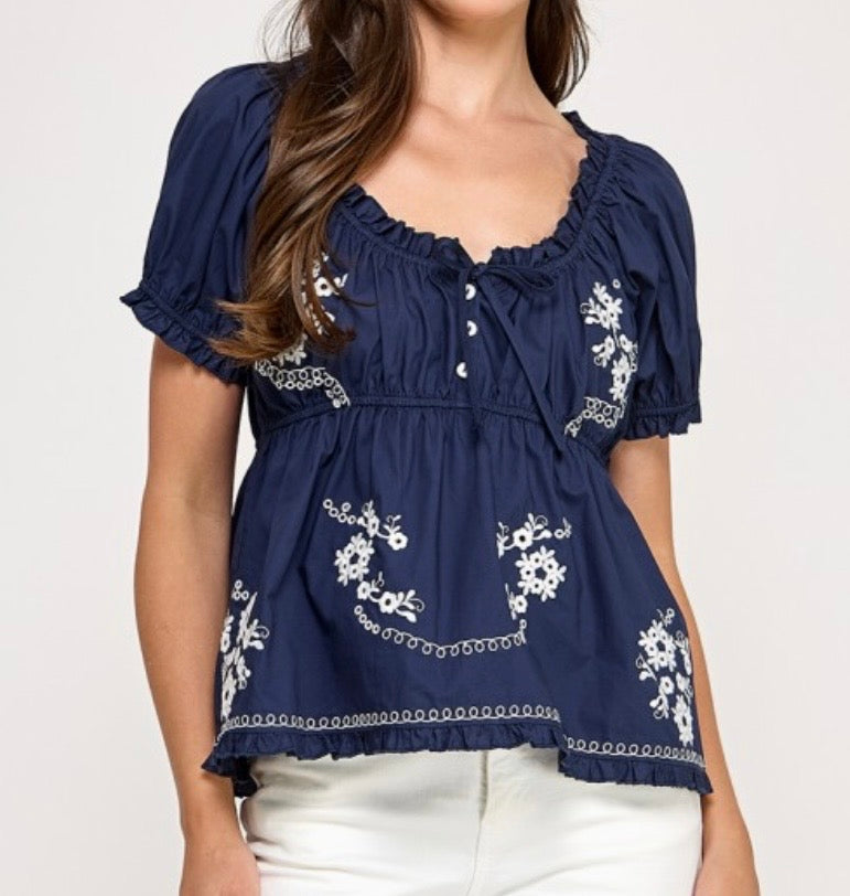 EMBROIDERED SHORT SLEEVE PEASANT TOP